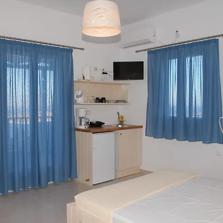 בית הארחה Meltemi Retreat אירקליה
